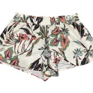 NWOT!! O’Neill Elastic Waist Floral Women's Shorts